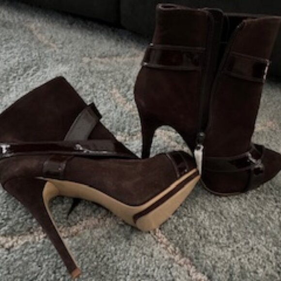 Rock & Republic Brown Suede Boots - Picture 1 of 1